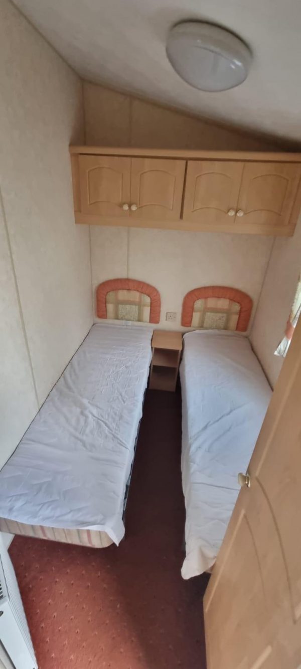 Pre owned Willerby Salisbury 35x12 - Image 7